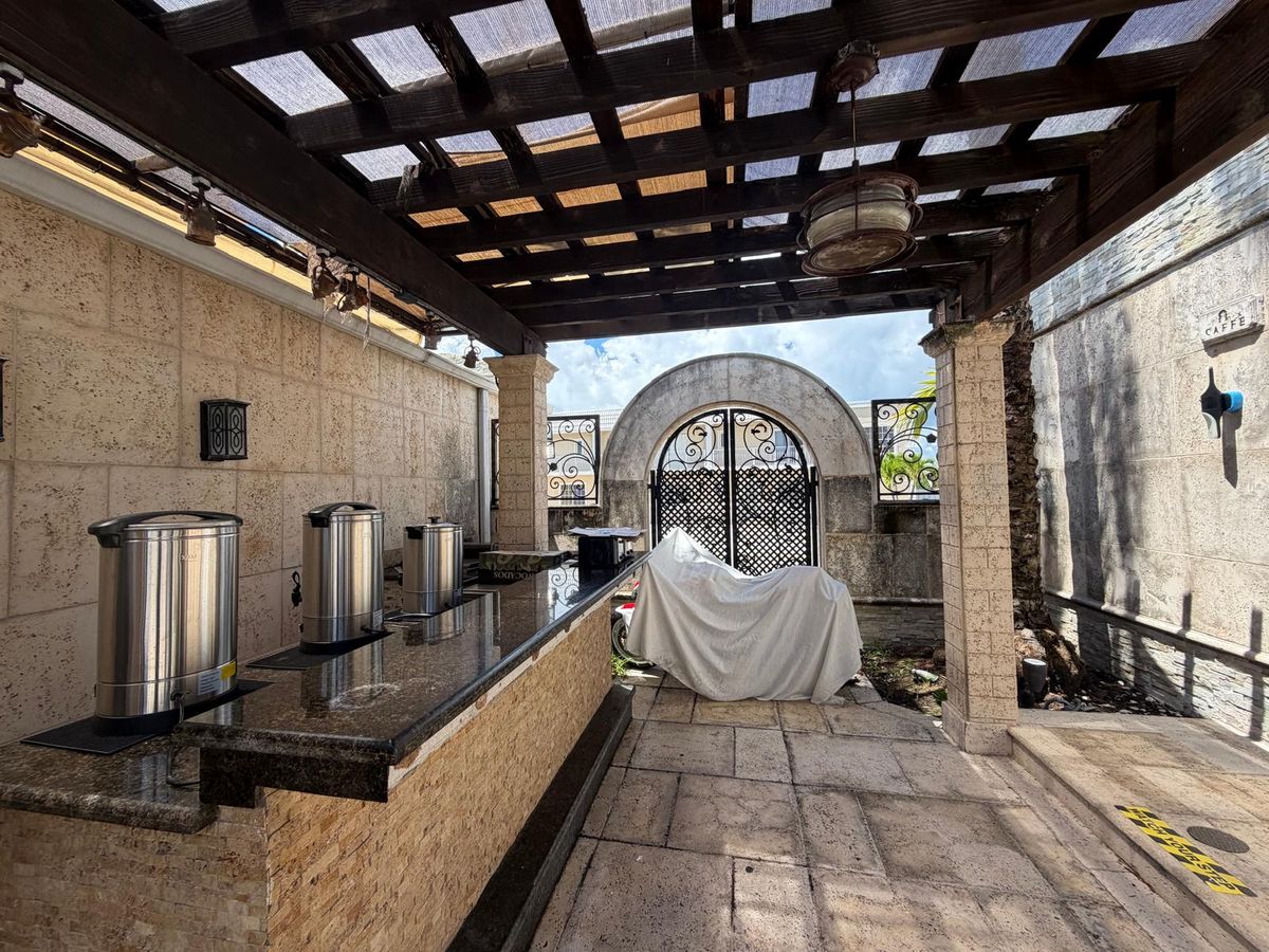 The grill under the pergola at Hollywood Beach Hotels